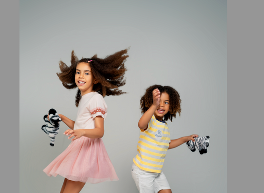 Défrisage des cheveux texturés des enfants