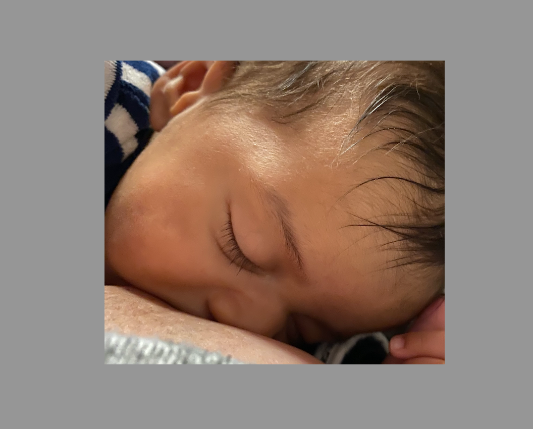 Coliques chez bébé : causes, symptômes et solutions pour soulager